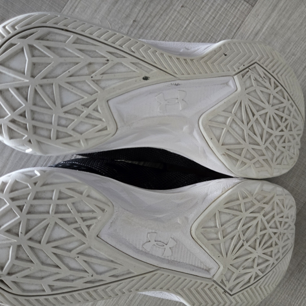 Under Armour basket shoes - Picture 3 of 3